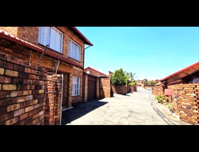 3 BEDROOM CLUSTER FOR SALE IN SOUTH CREST